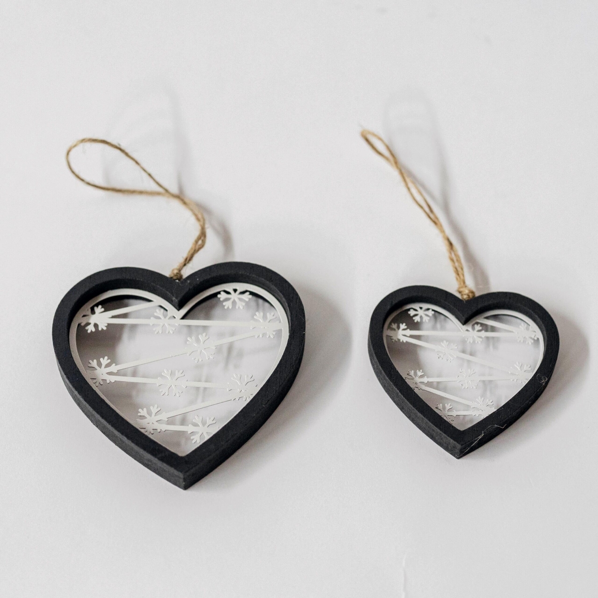 FP-HUS-592 Set Of 2 Heart-Shaped With Snowflake Pattern Ornaments