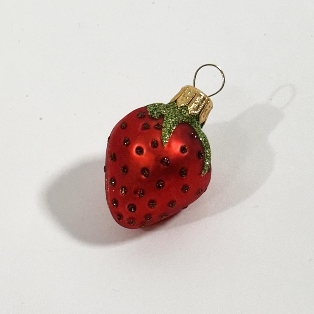 FP-RBL-044 Strawberry Shaped Ornament