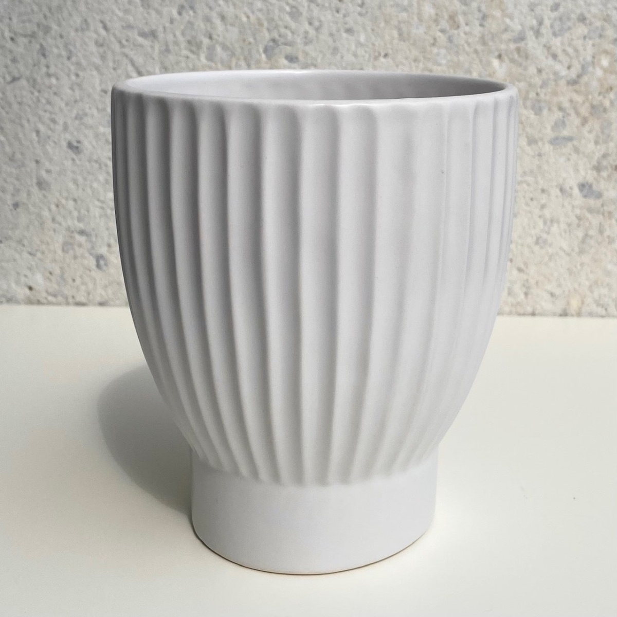 AI-CE944-337 Matte White Ribbed Planter