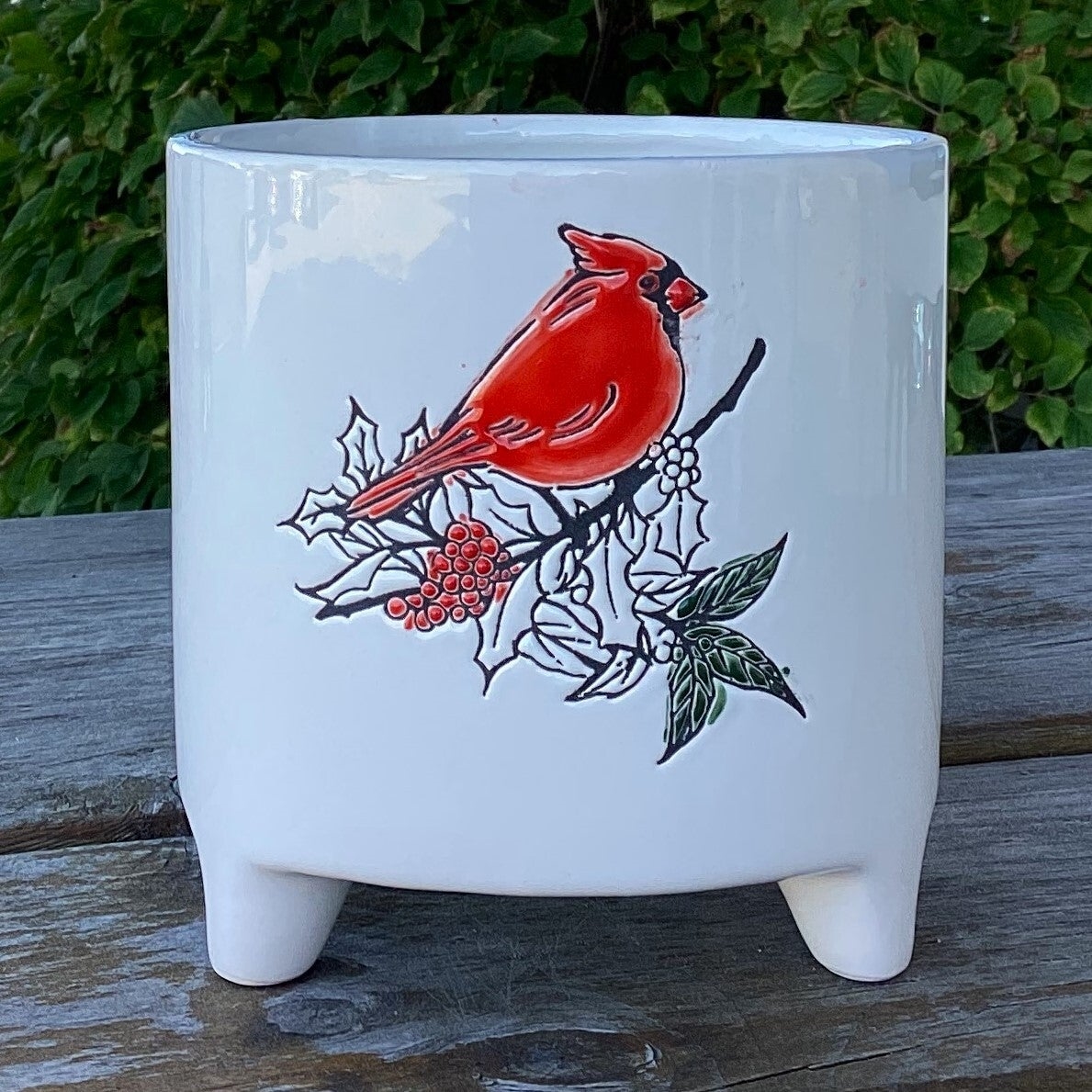 AI-CE00-1107 Cardinal Design On Footed Planter