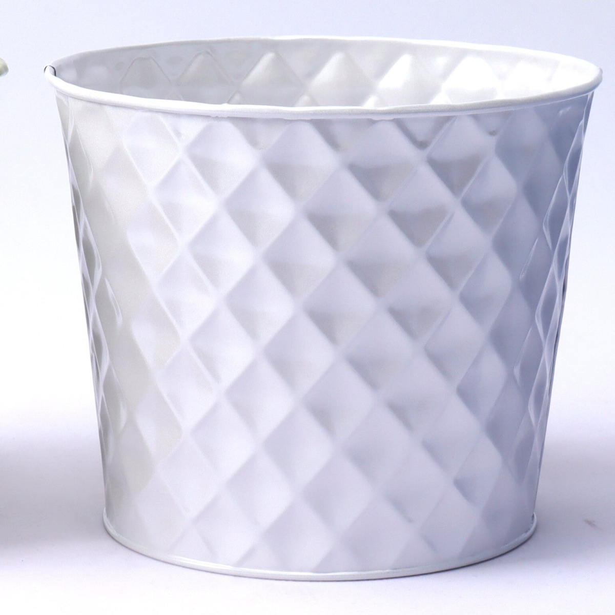 AI-GA3510-324 Shiny White Embossed Diamond Pattern Planter