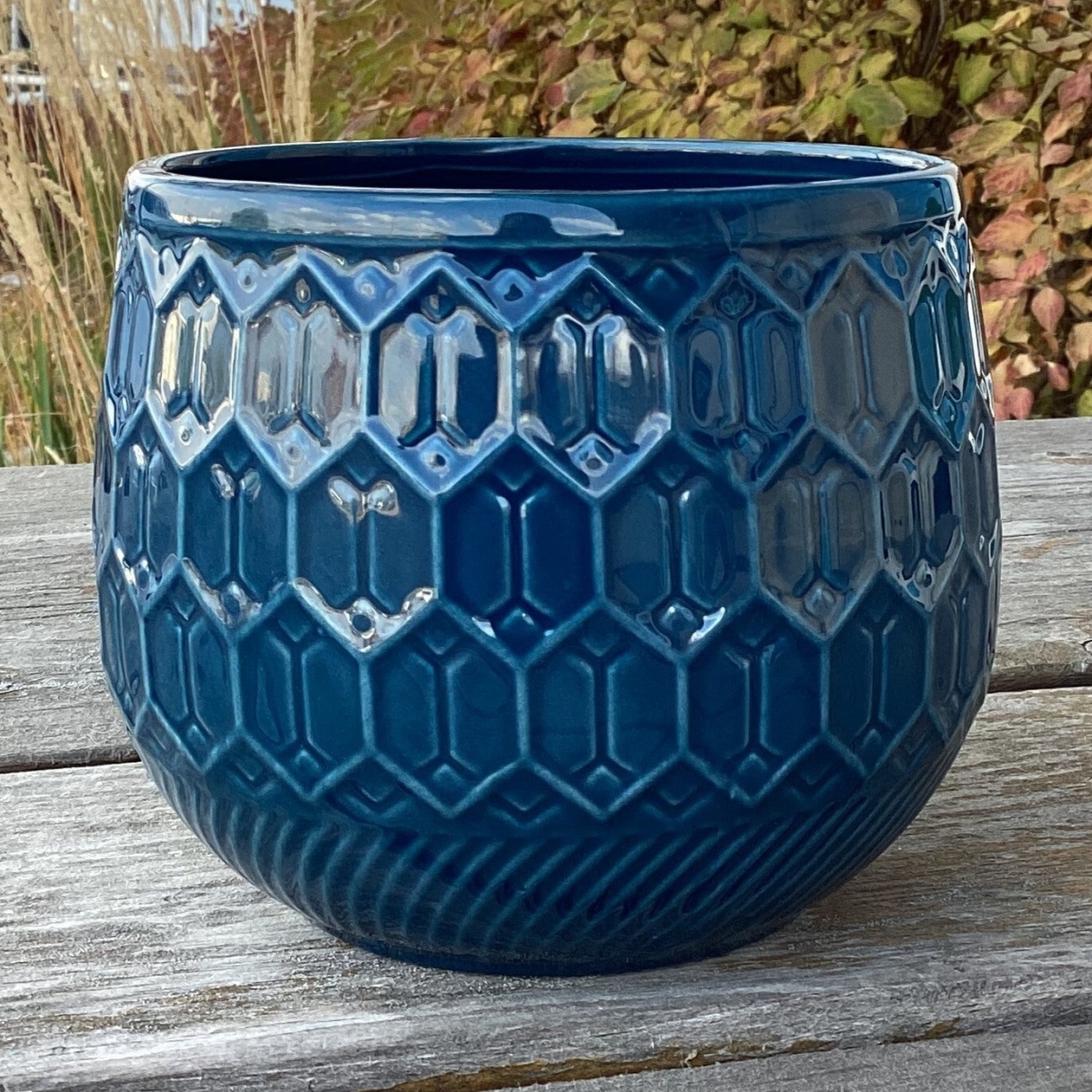 AI-CE115-322 Shiny Blue Embossed Diamond Pattern Planter
