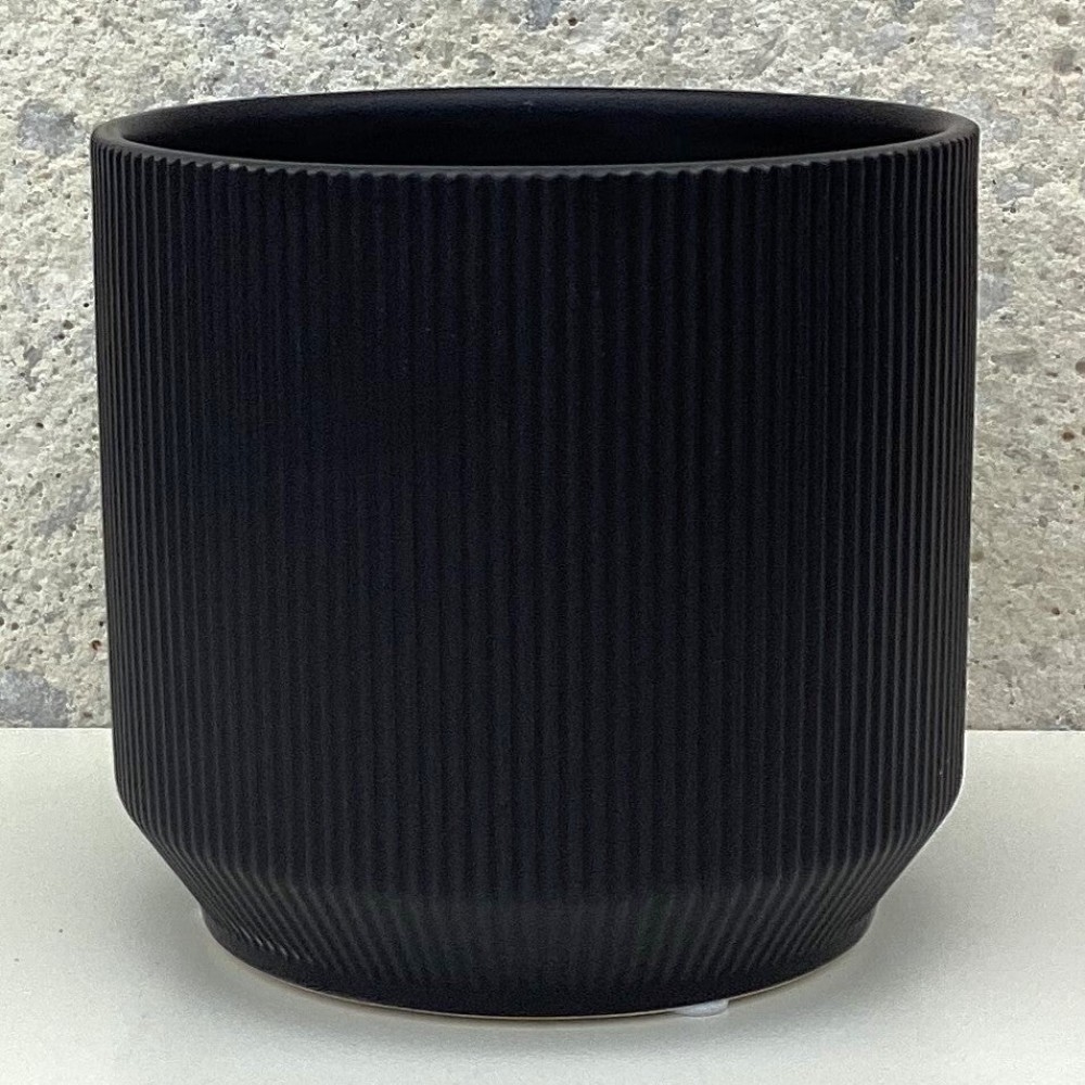 AI-CE00-331 Matte Black Ribbed Planter