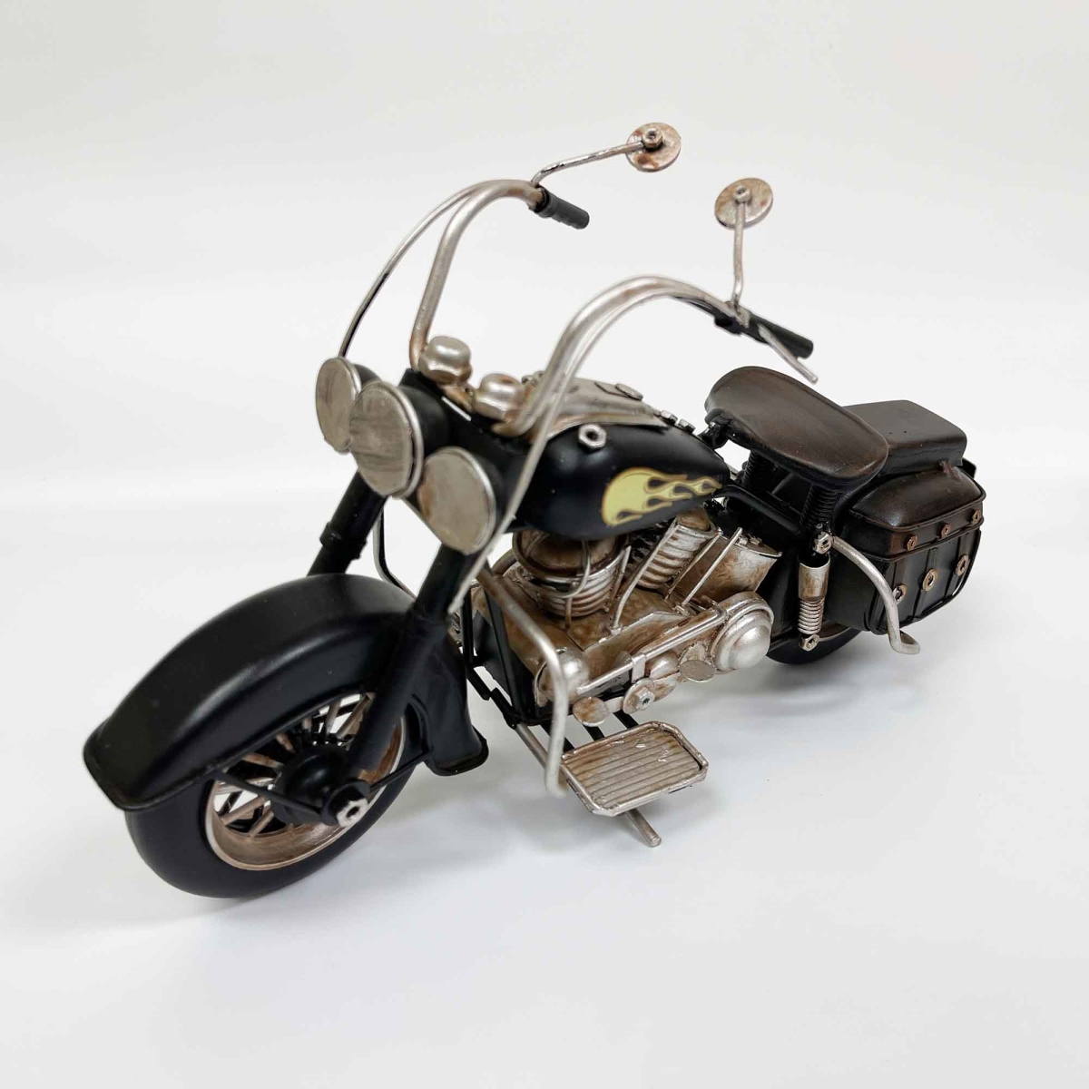 BM-RD2057 Motorcycle With Saddle Bag Figurine