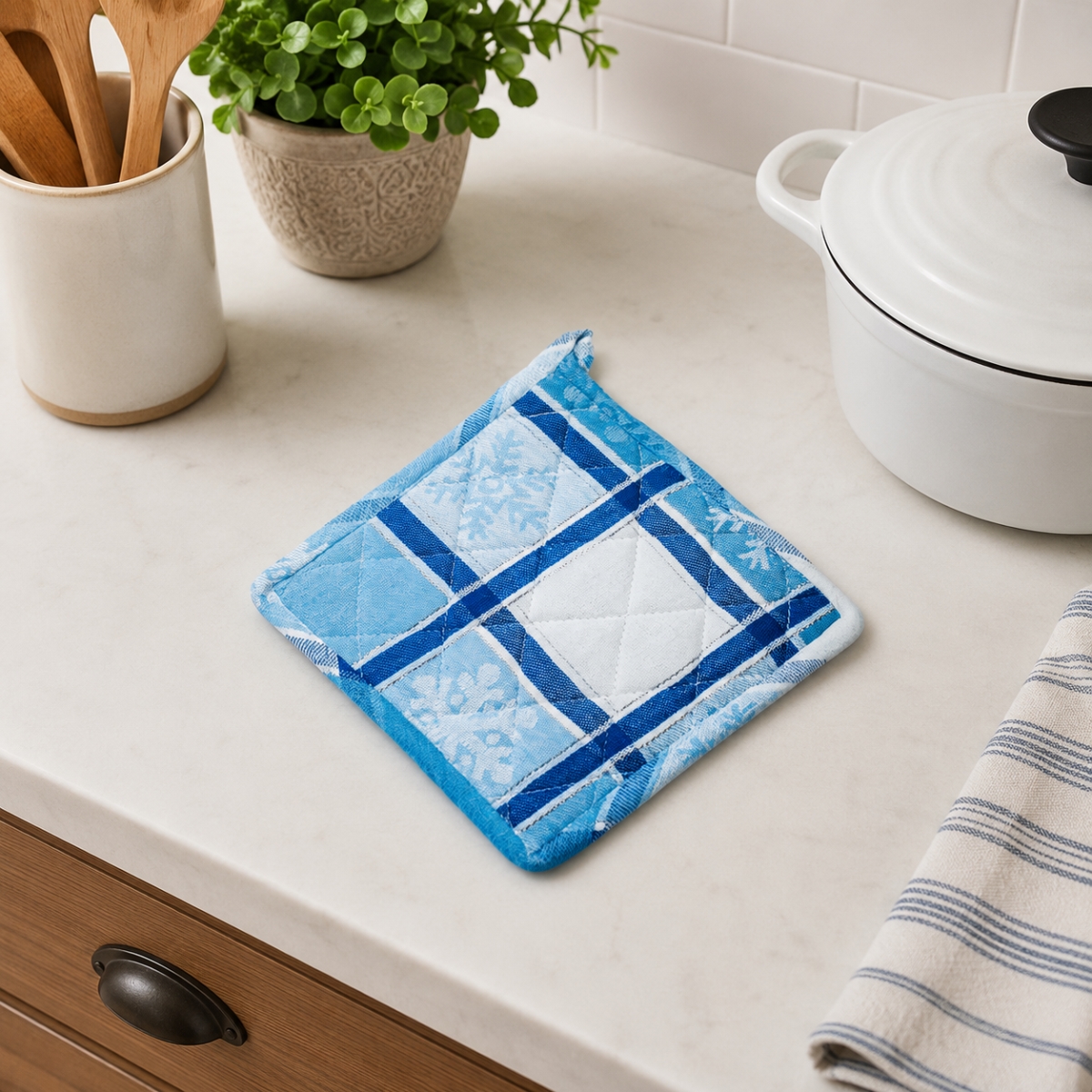 AG-40202 Set Of 2 Snow Flakes On Check Pattern Pot Holders