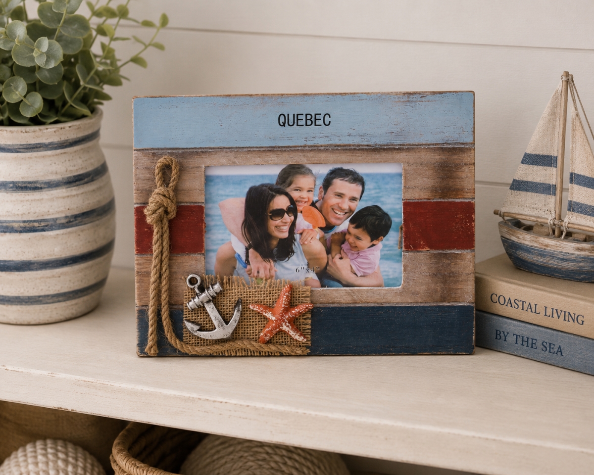 IG-31.041 Text- Quebec On Wood Look Photo Frame
