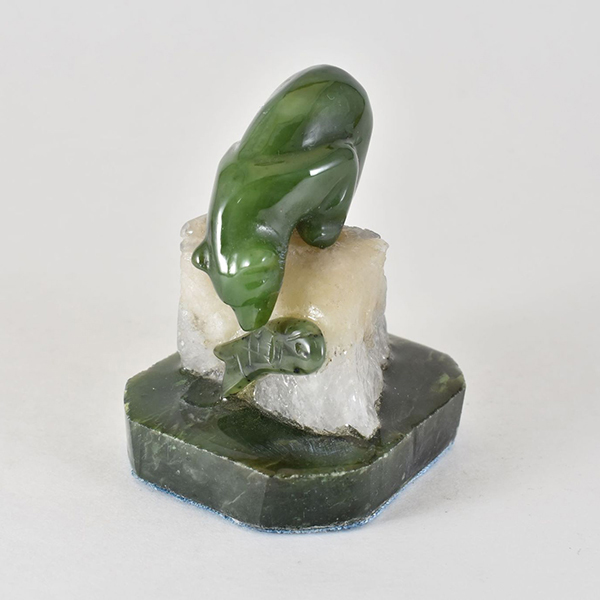 Picture of Matsuda MHDBQ-R60115 1.5 in. Bear Figurine with Quartz & Jade Base&#44; White & Green