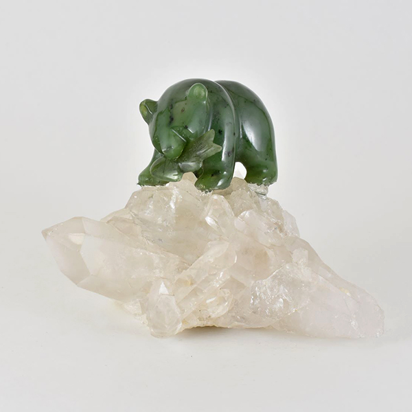 Picture of Matsuda MHDBQ-JCC15 1.5 in. Crystal Quartz Bear Figurine&#44; White & Green