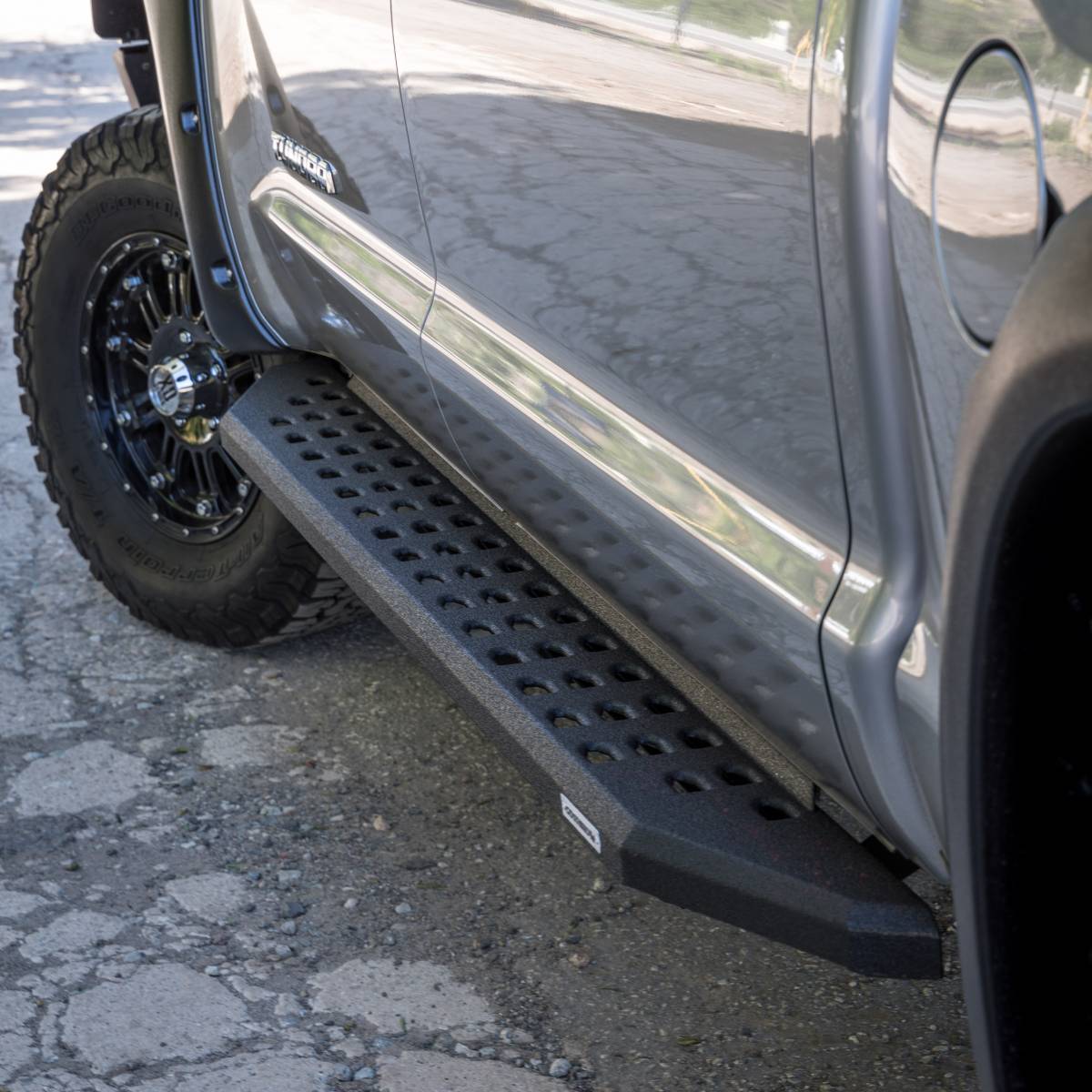 RHI69404787T Running Boards for 2014-2017 Silverado 1500
