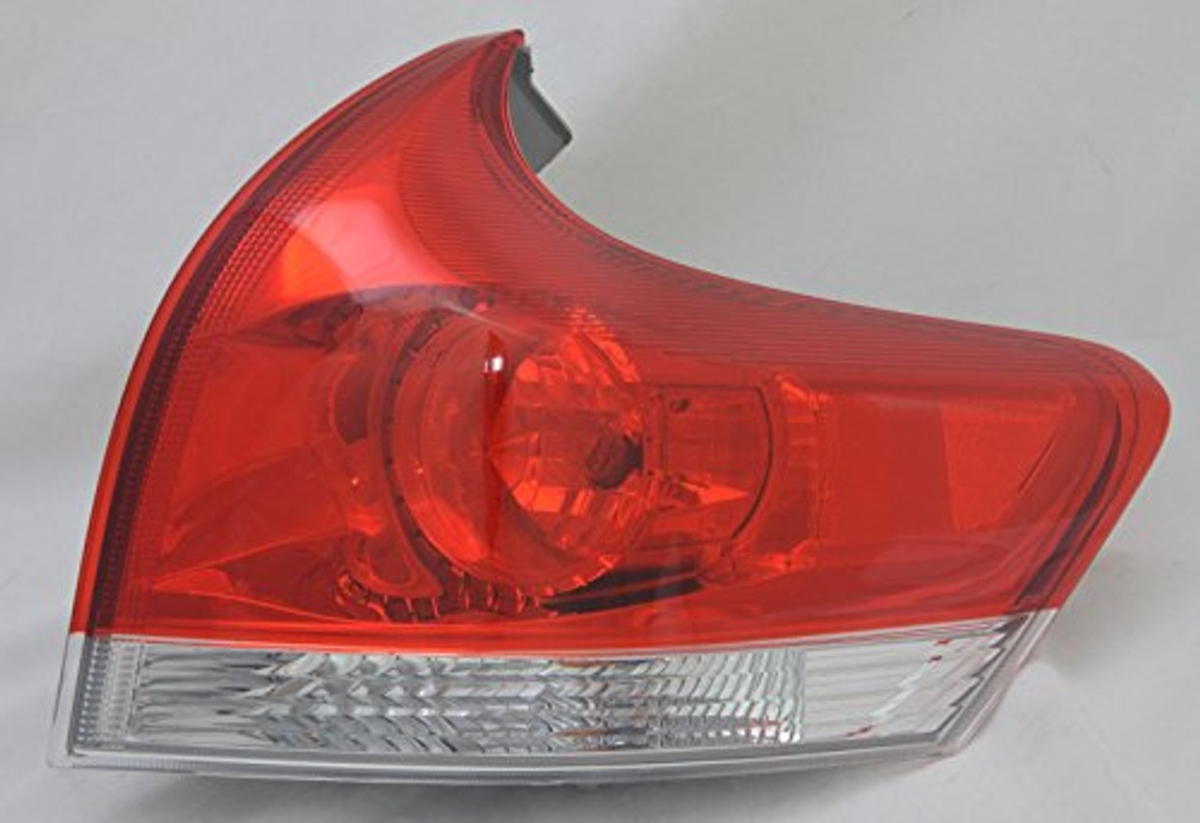 REGTY1153-B000R Outer On Body Right Hand Tail Lamp Assembly for 2009-2012 Venza
