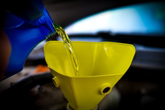 CPI13592 Yellow Medium Flex & Fold Flexible Oil Funnel