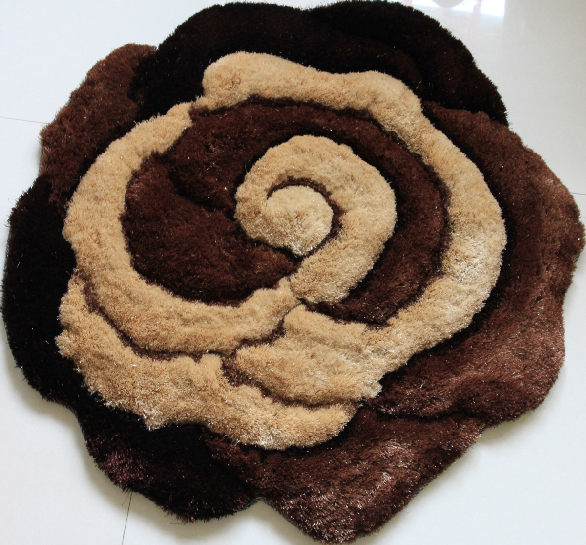Picture of Amazing Rugs FBR602 Flower Shape Hand Tufted 2 in. Thick Shag Rug in Beige & Brown - 36 in. Dia.