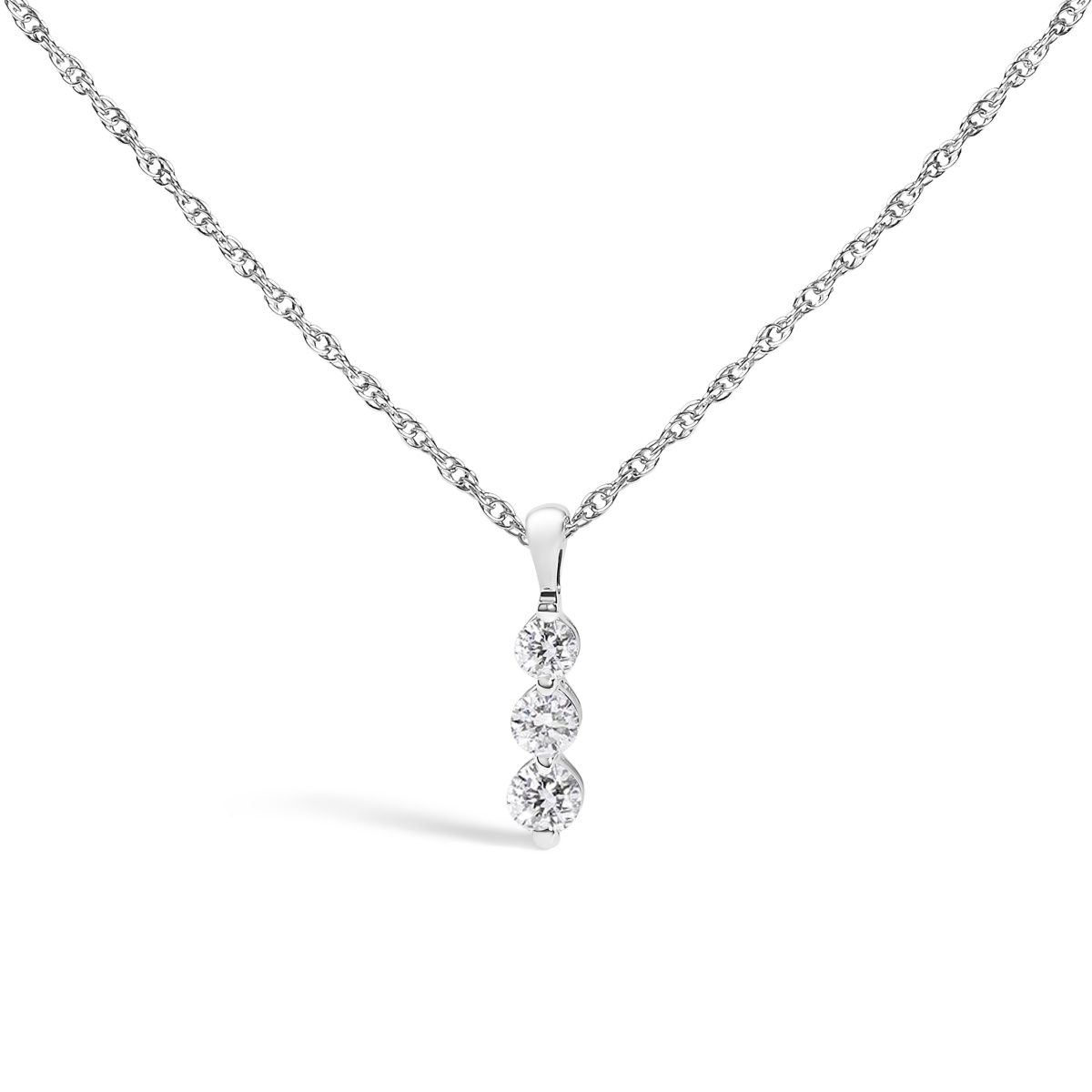 023085NS19 18 in. 0.925 Sterling Silver 0.14 CTTW Lab Grown Diamond Three Stone Diamond Pendant Necklace for Women