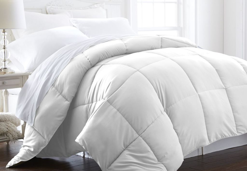 Down Alternative Comforter - White - Queen Size