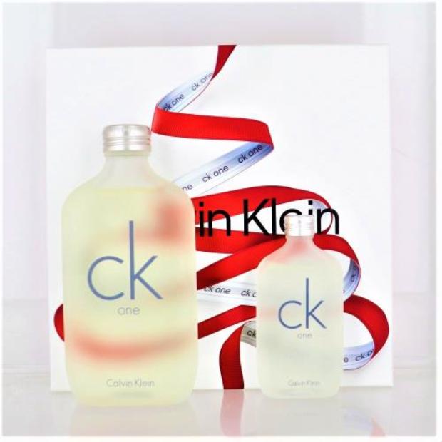 Picture of Calvin Klein GSUCKONE2PC6.8SP1.7S Unisex Calvin Klein One Makeup Gift Set - 2 Piece