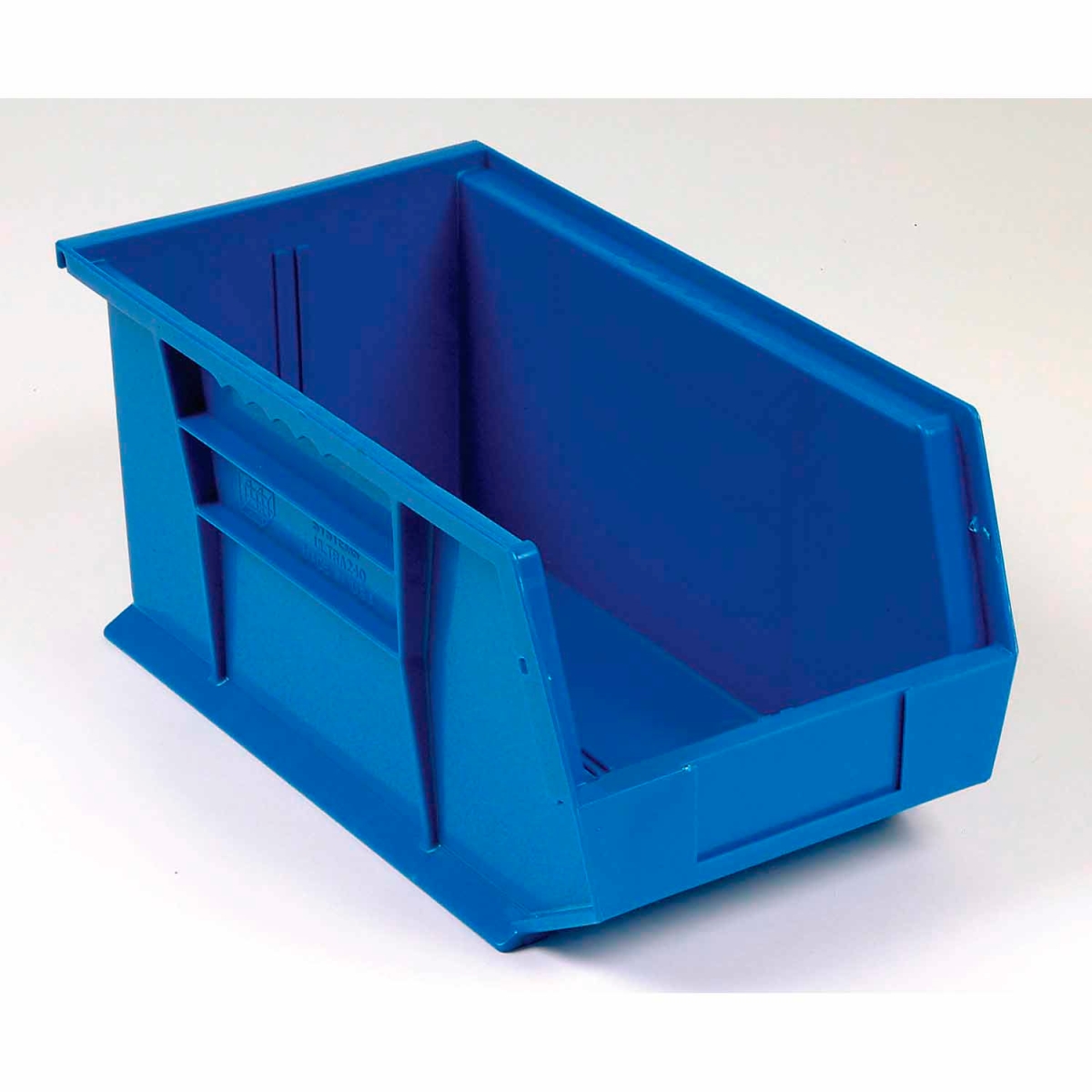 4271618 14.75 x 8.25 x 7 in. Plastic Stacking Bin - Blue
