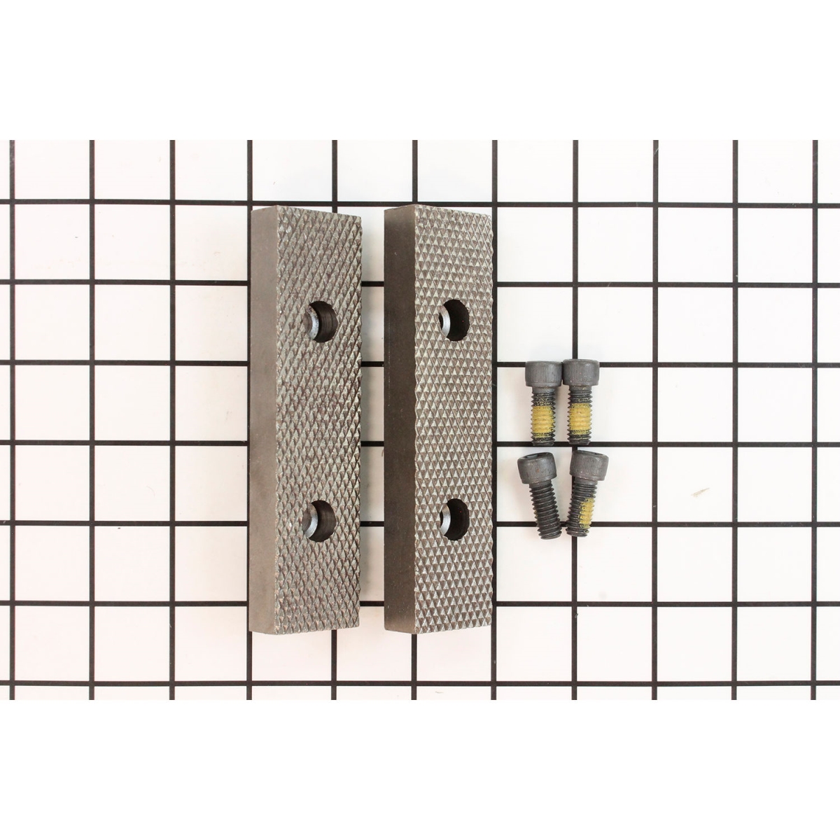 B3064565 Serrated Jaw Inserts 500 - 2905020