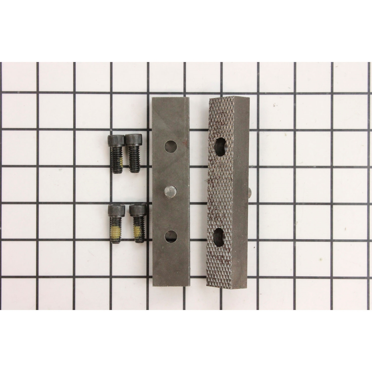 B3064617 Serrated Jaw Inserts Ser C2 - 2903240