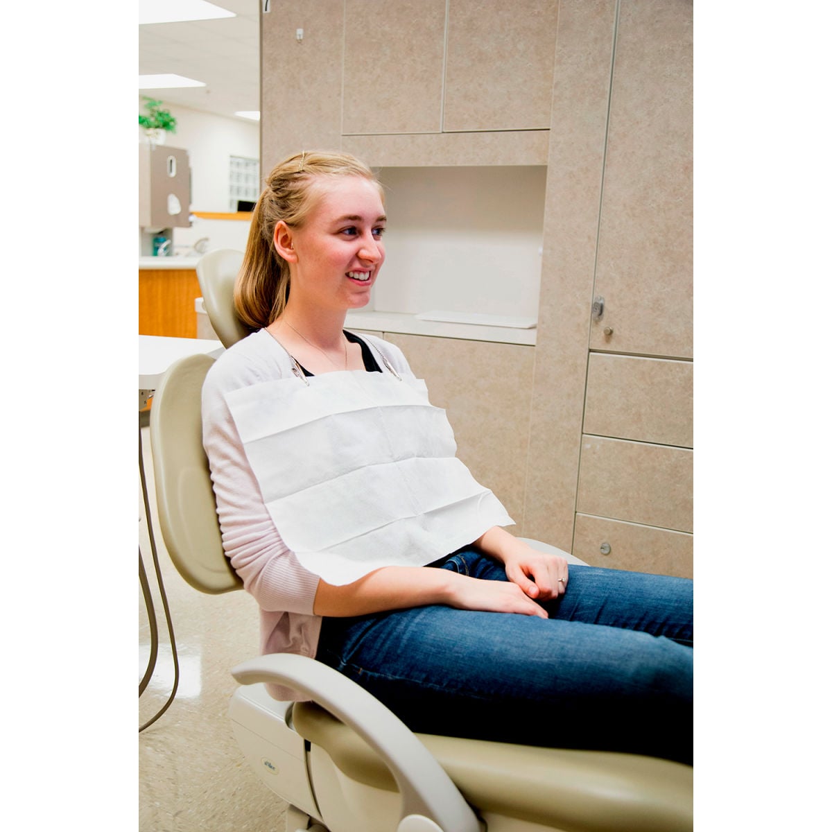 Patient Bib - White - 13.5 x 18 in. - Case of 500 - Fluid Resistant