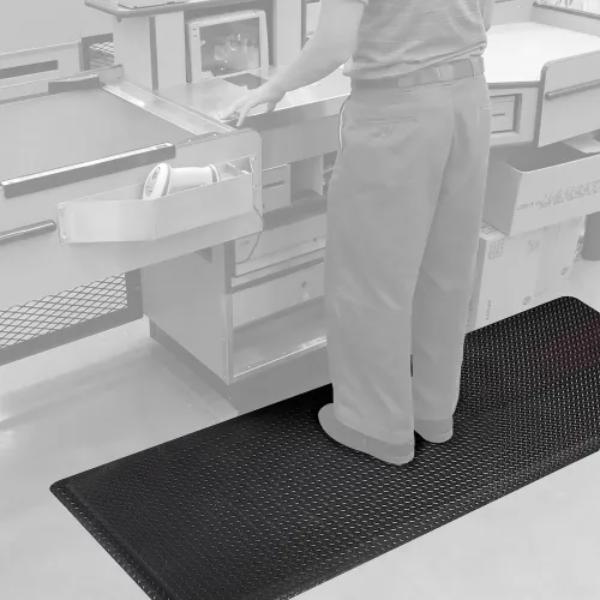 Global Industrial 812698 Diamond-Plate Anti Fatigue Mat - 0.562 in. Thick - 4 x 75 ft. - Black
