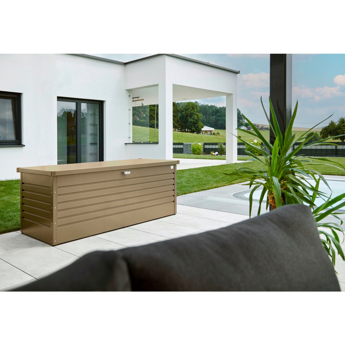 B3234925 210 gal Biohort Galvanized Steel Leisure Time Deck Box, Bronze