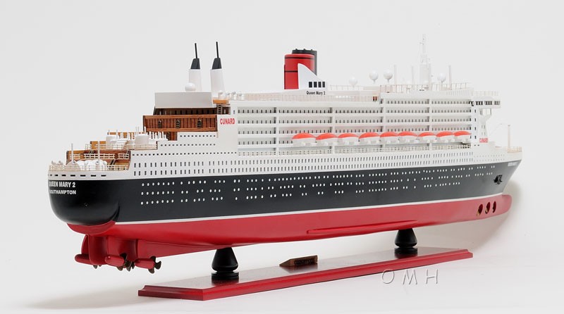 401889 13 in. Black & Red RMS Queen Size Mary II Large Hand Painted Decorative Boat