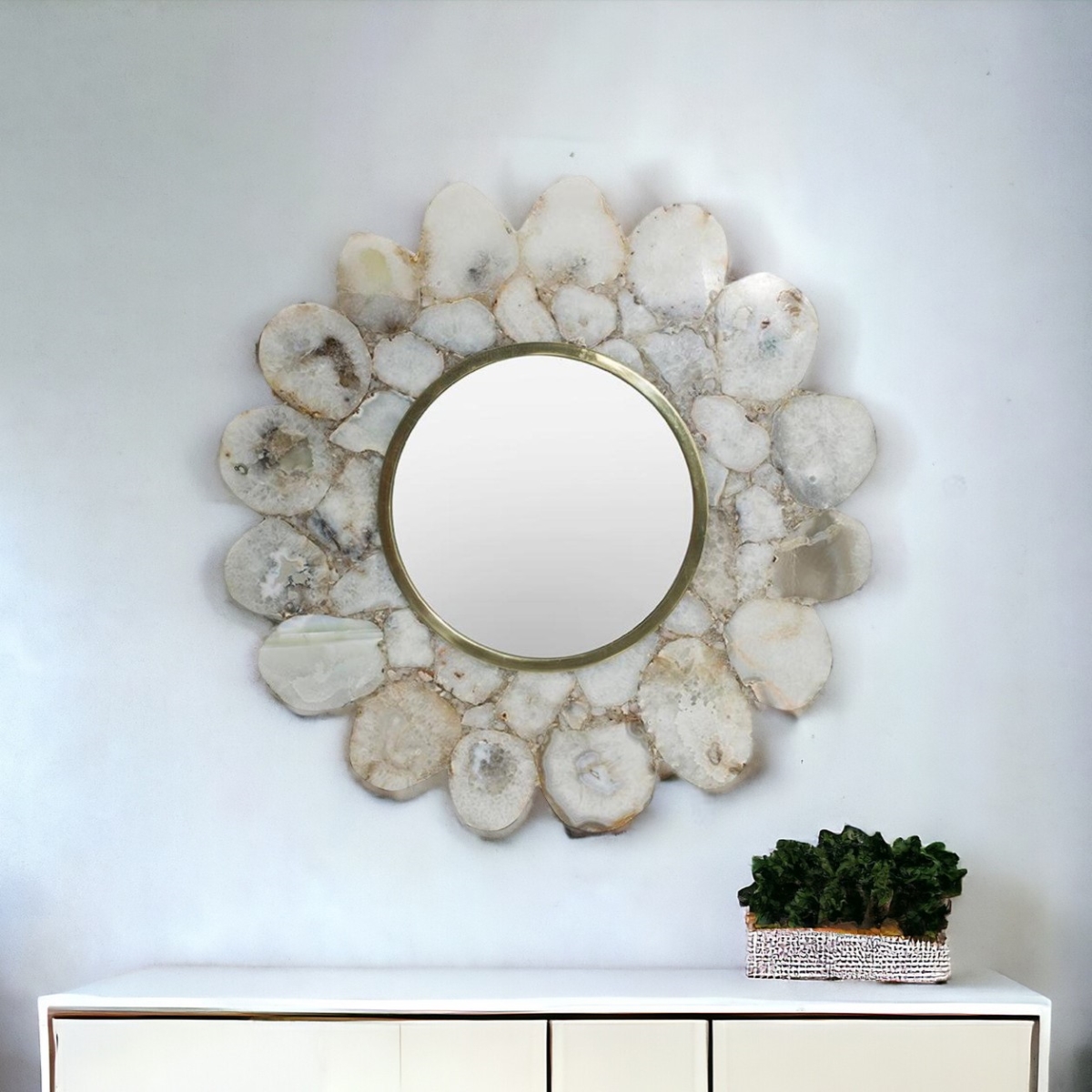 485034 30 in. White & Gold Scalloped Stone Framed Accent Mirror