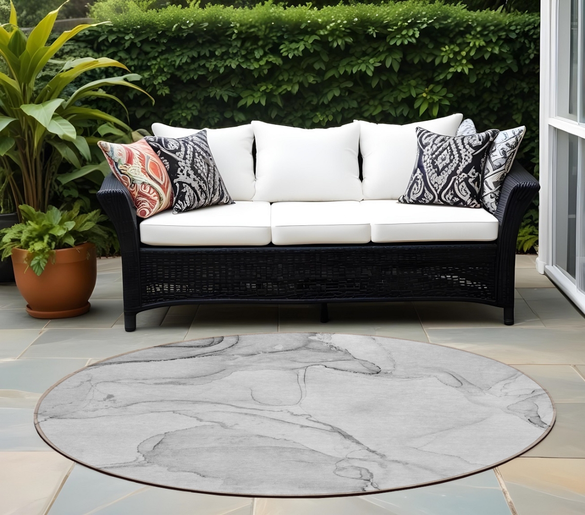 560551 8 ft. Round Silver Round Abstract Washable Non Skid Indoor Outdoor Machine Woven Area Rug