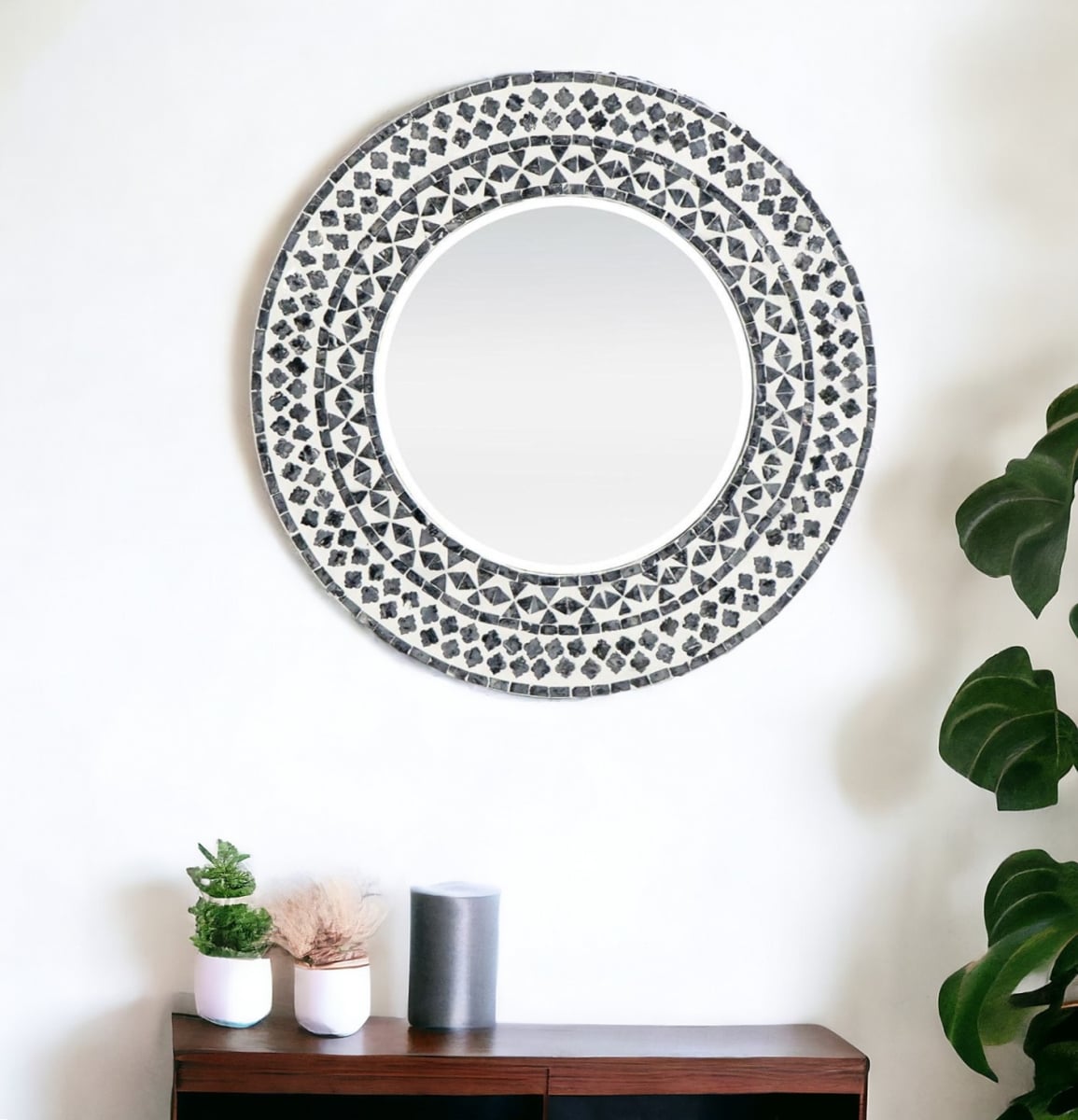 485036 24 in. Black & White Round Manufactured Wood & Shell Framed Accent Mirror