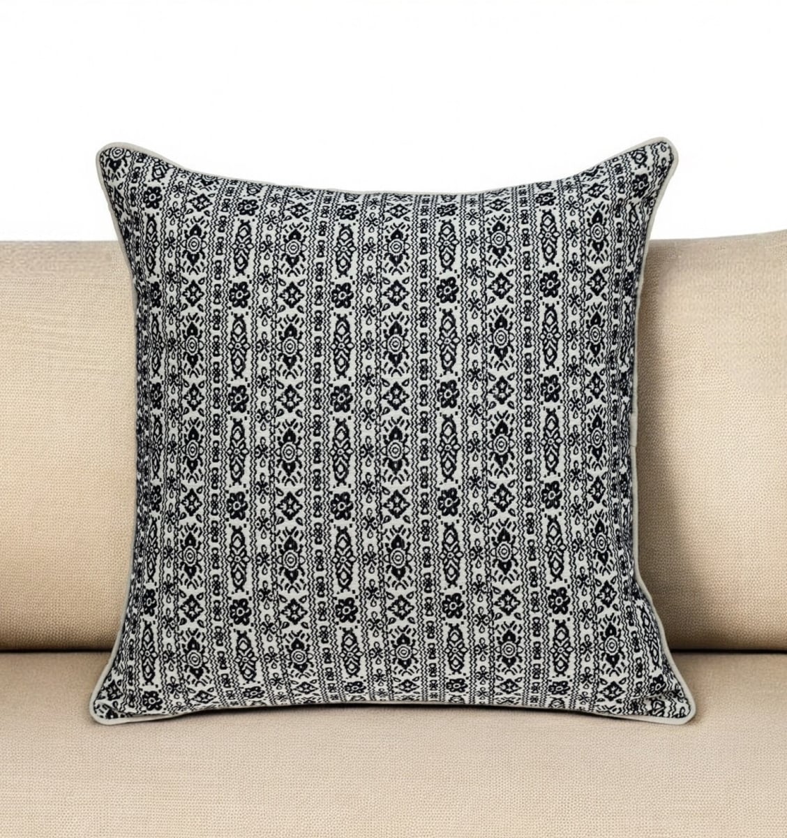 383120 Black & White Vintage Design Throw Pillow