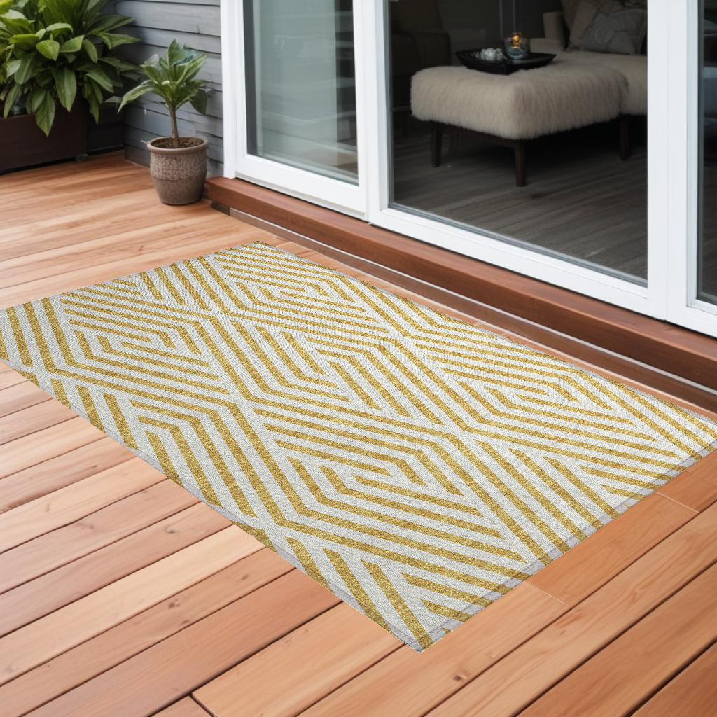 562275 3 x 5 ft. Gold & White Geometric Washable Non Skid Indoor Outdoor Rectangle Machine Woven Area Rug