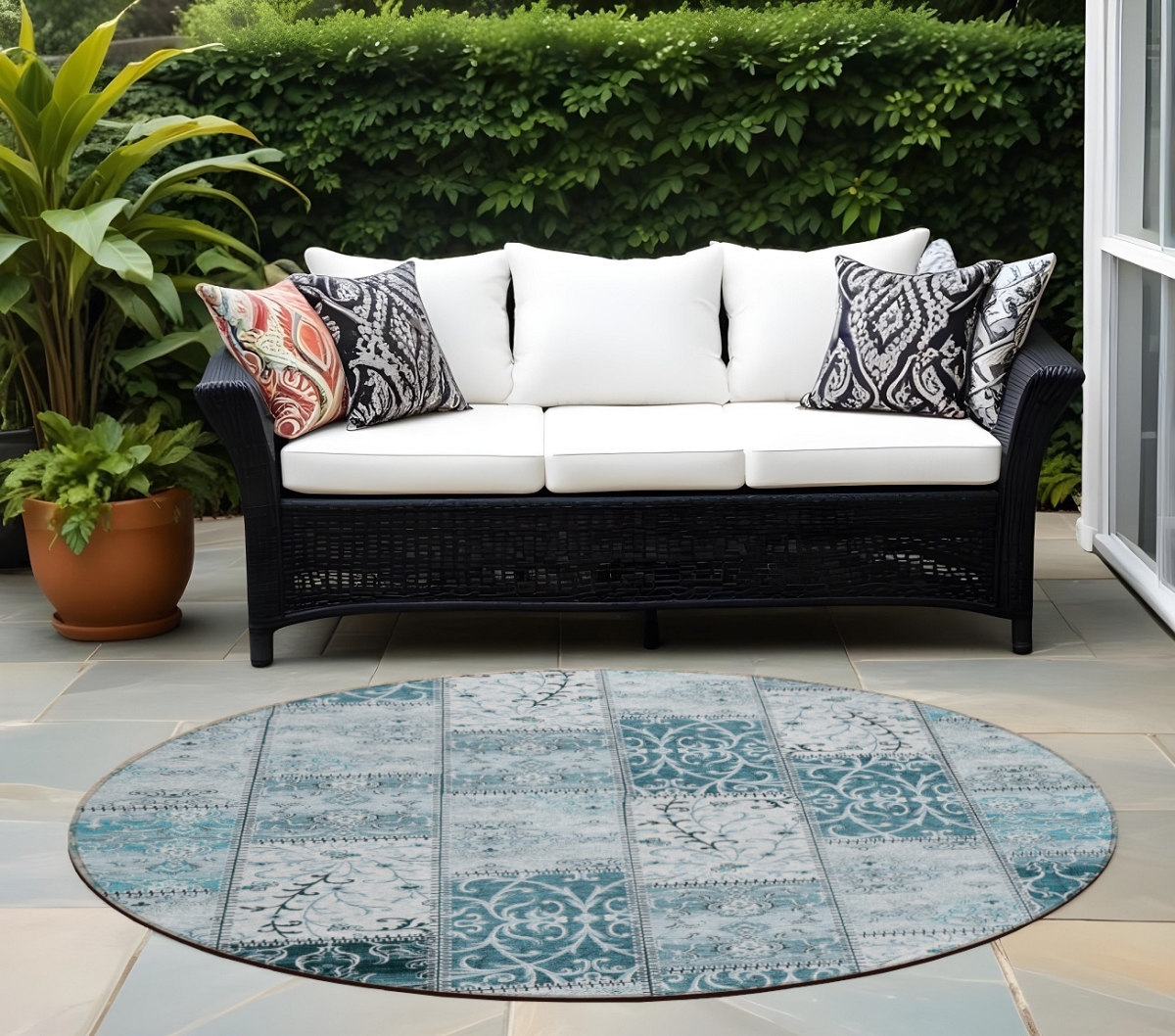 563588 8 ft. Round Teal Round Patchwork Washable Non Skid Indoor Outdoor Machine Woven Area Rug