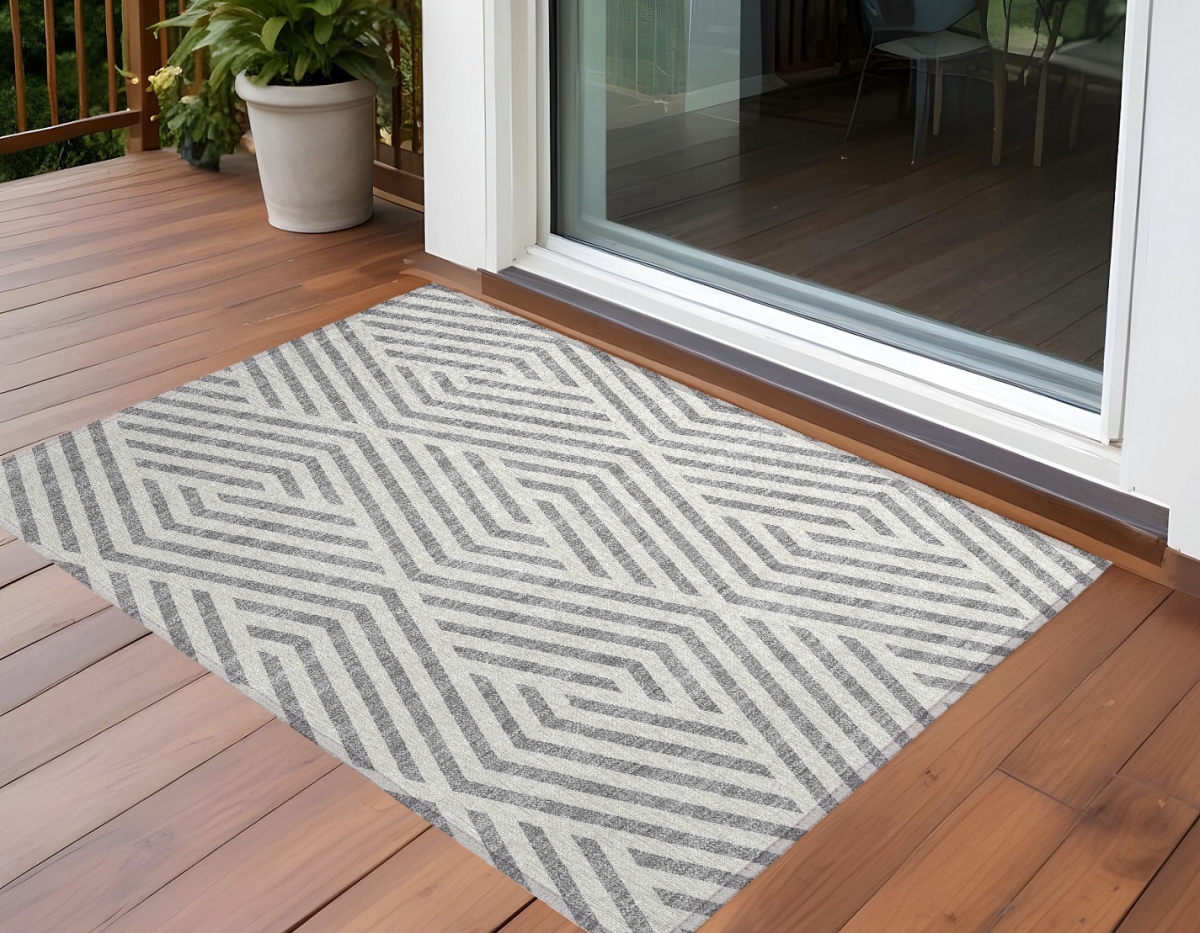 Gray & Ivory Geometric 3x5 ft. Washable Area Rug - Stain Resistant