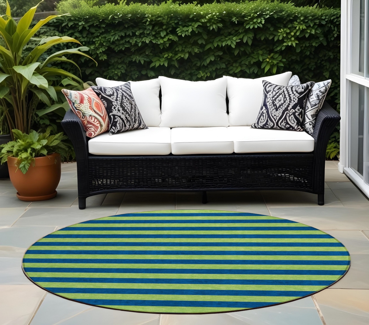 561091 8 ft. Round Navy Blue Round Striped Washable Non Skid Indoor Outdoor Machine Woven Area Rug