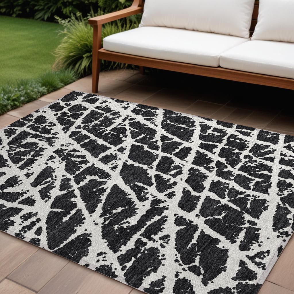 559241 8 x 10 ft. Black & White Abstract Washable Non Skid Indoor Outdoor Rectangle Machine Woven Area Rug