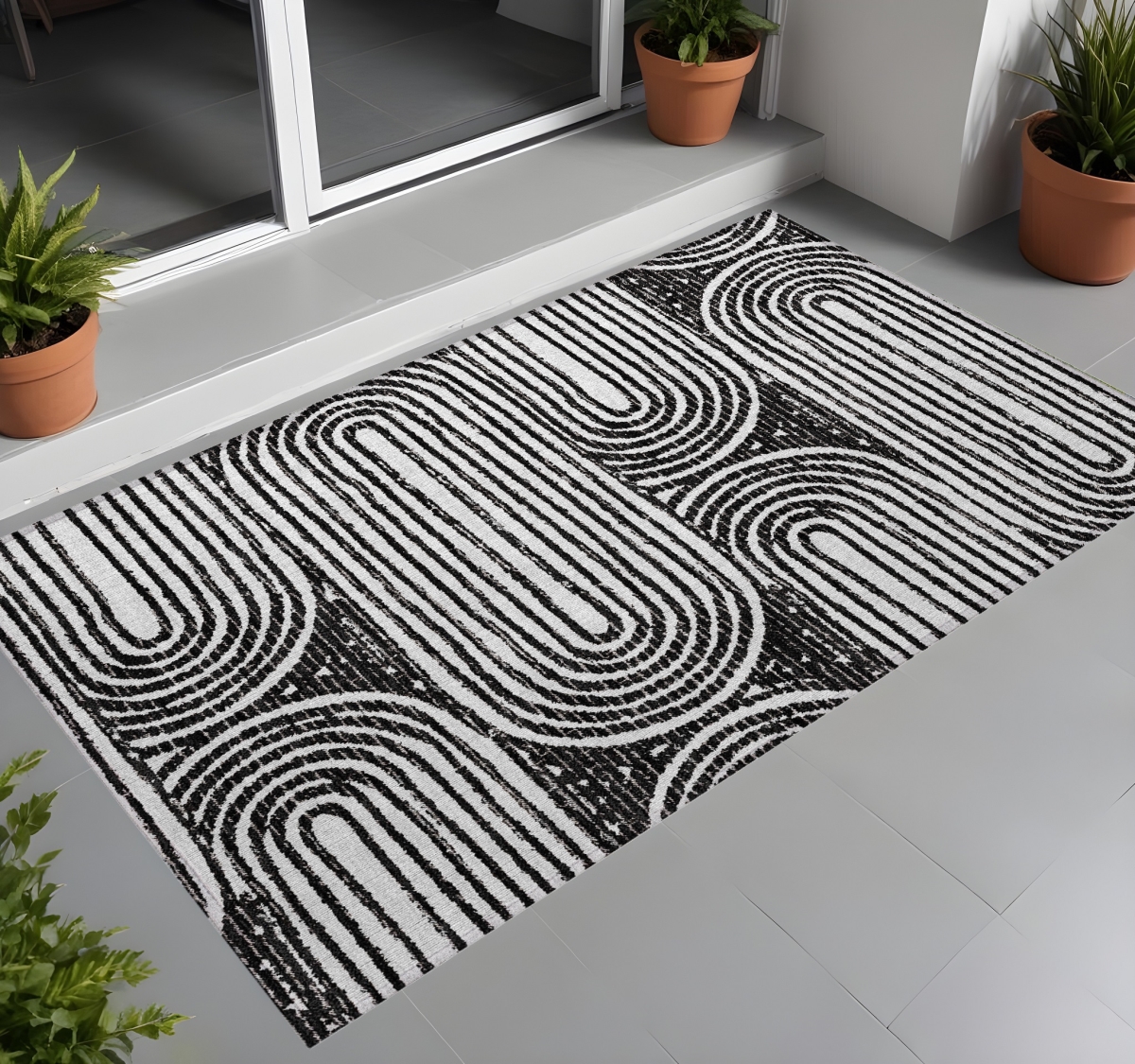 561804 2 x 3 ft. Black & White Abstract Washable Non Skid Indoor Outdoor Rectangle Machine Woven Area Rug