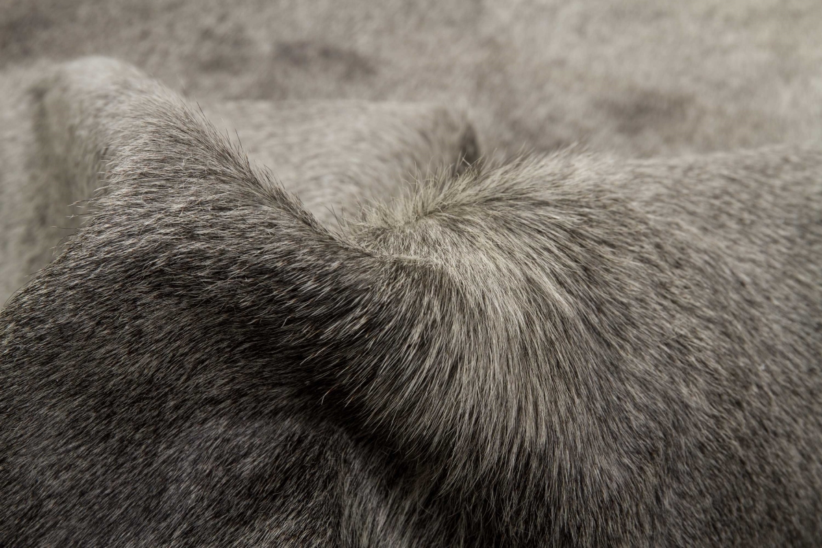 317304 5 x 7 in. Cowhide Rug - Grey