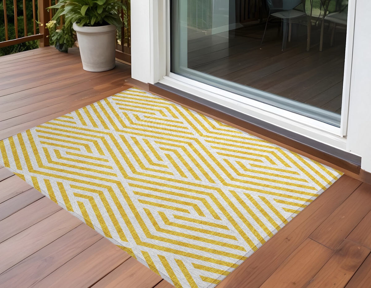 562392 3 x 5 ft. Gold & White Geometric Washable Non Skid Indoor Outdoor Rectangle Machine Woven Area Rug