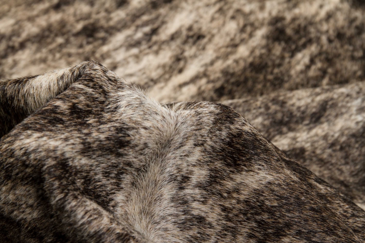 317322 5 x 7 in. Cowhide Rug - Zebu