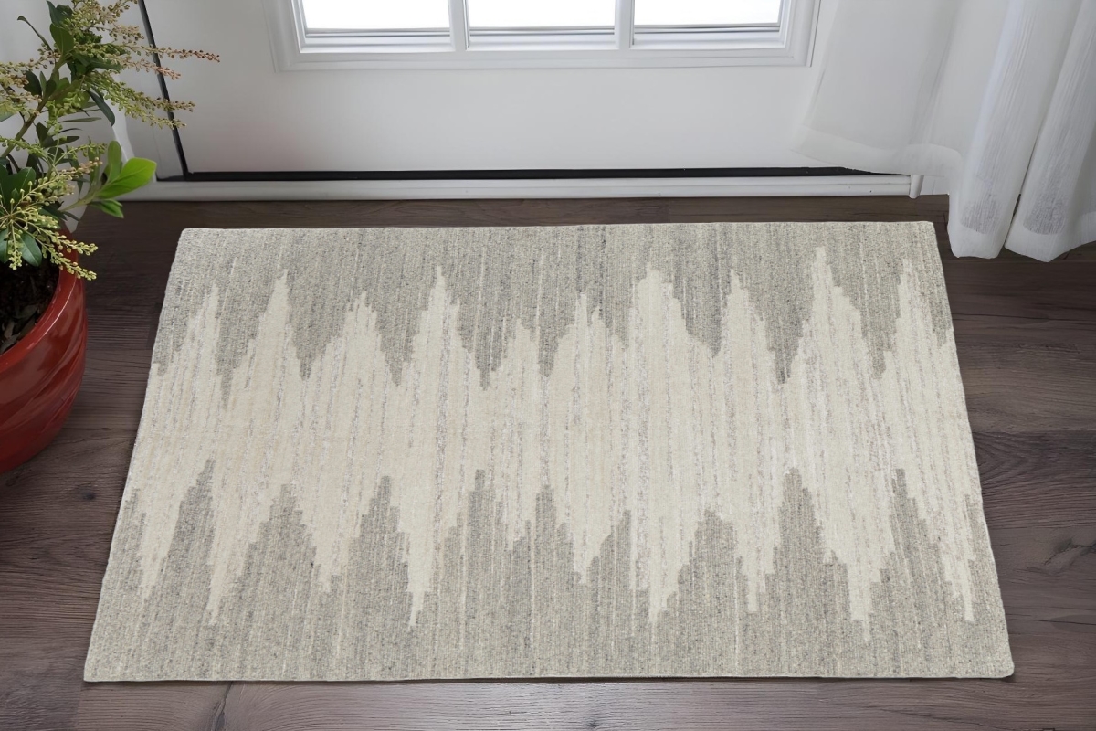 567507 2 x 3 ft. Ombre Hand Woven Rectangle Area Rug, Gray & Ivory