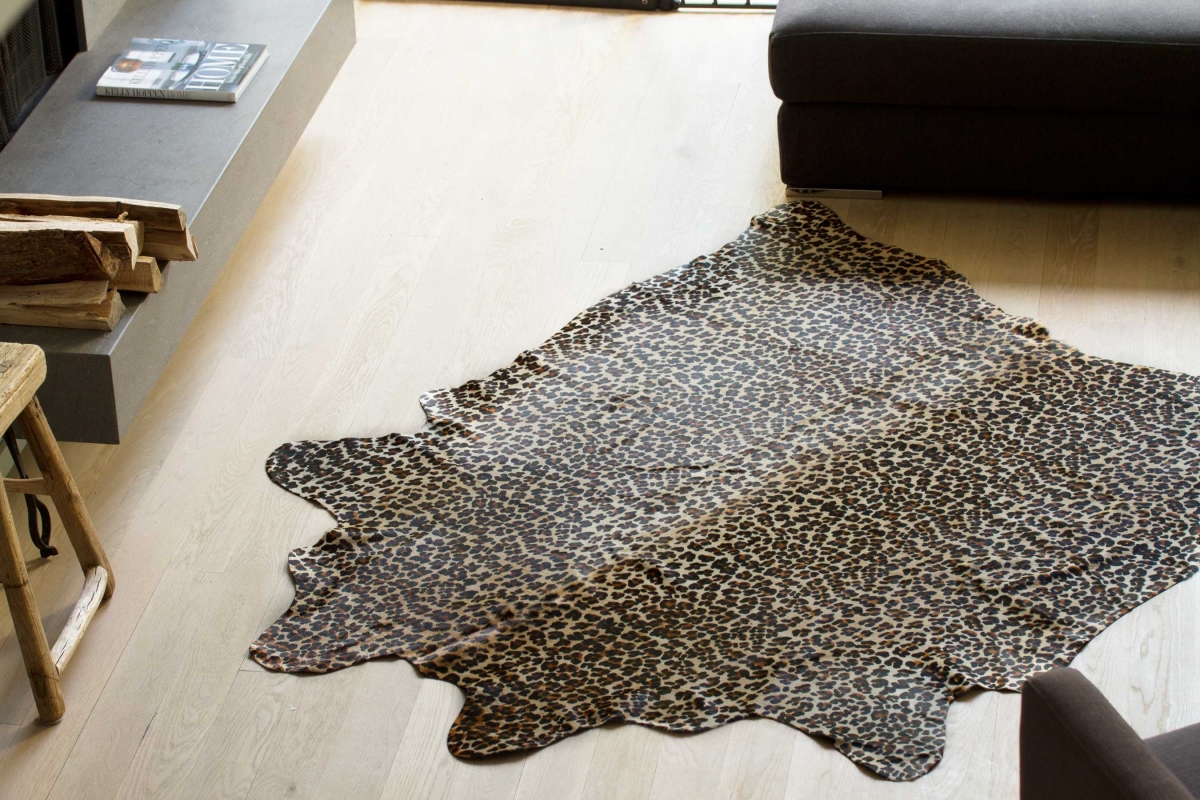 316720 6 x 7 in. Cowhide Rug - Leopard