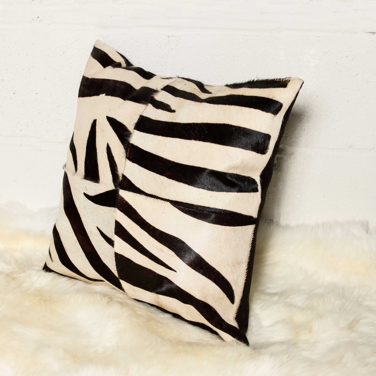 Picture of HomeRoots 316820 18 in. Cowhide Pillow&#44; Zebra Black & White