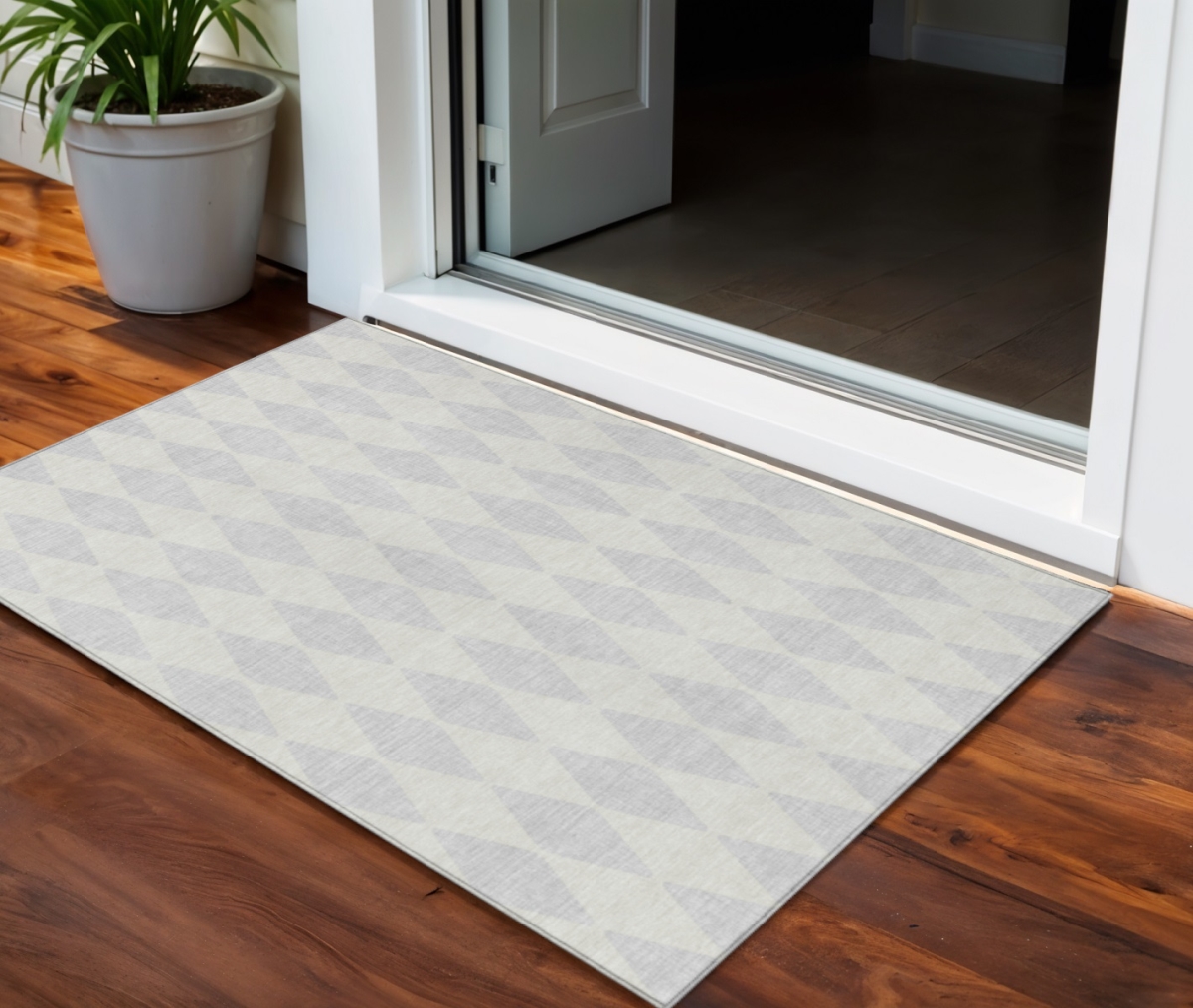 577109 3 x 5 ft. Geometric Washable Indoor & Outdoor Rectangle Area Rug, Silver & Ivory