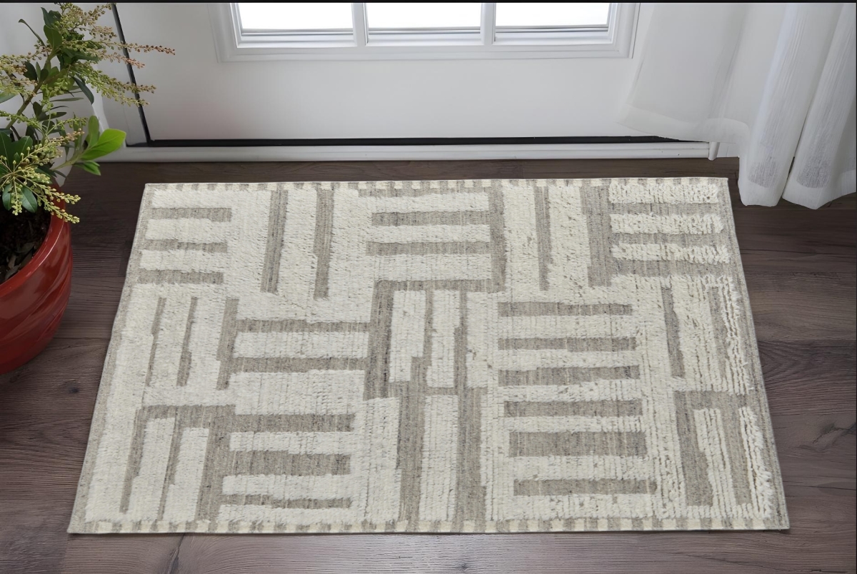 Picture of HomeRoots 566560 2 x 3 ft. Wool Geometric Hand Woven Rectangle Area Rug&#44; Gray & Ivory