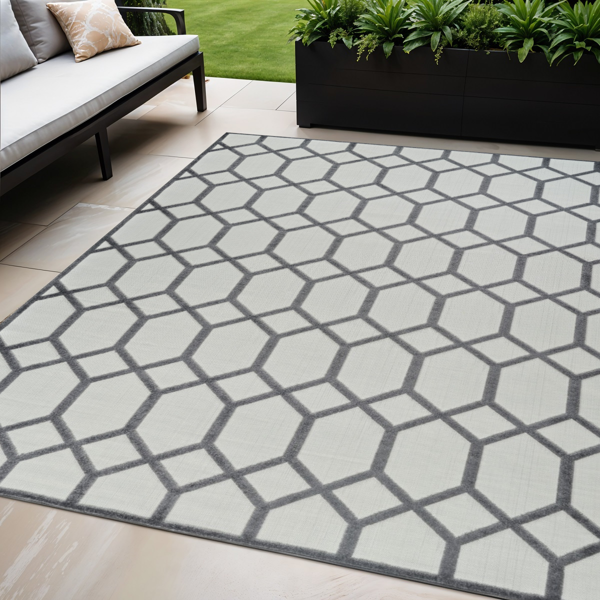 558724 5 x 7 ft. Geometric Distressed Indoor & Outdoor Rectangle Area Rug, Beige & Gray