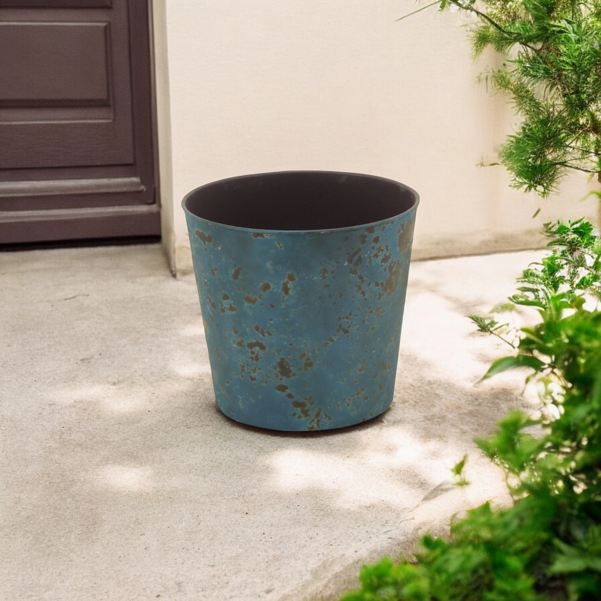 488202 9 in. Blue Recycled Plastic Indoor & Outdoor Round Pot Planter