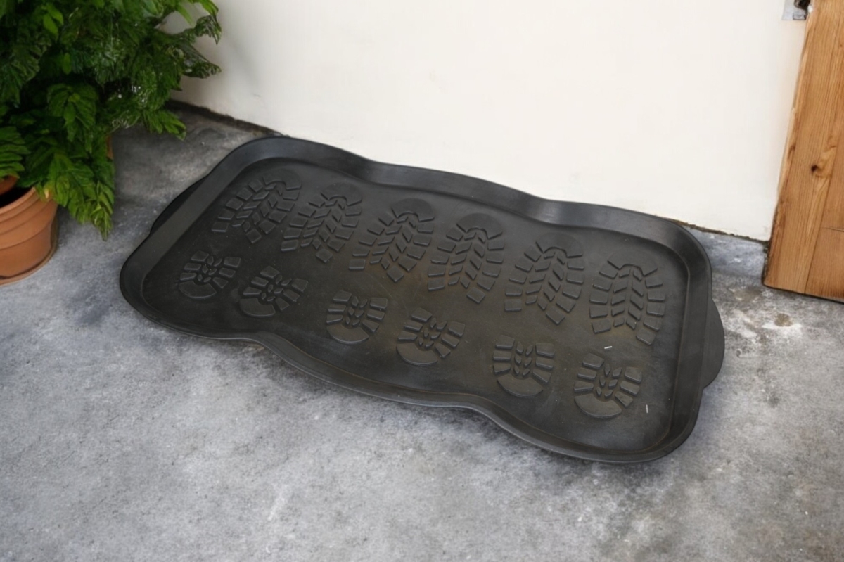 Picture of HomeRoots 573983 16 x 32 in. Black Rubber Outdoor Boot Tray