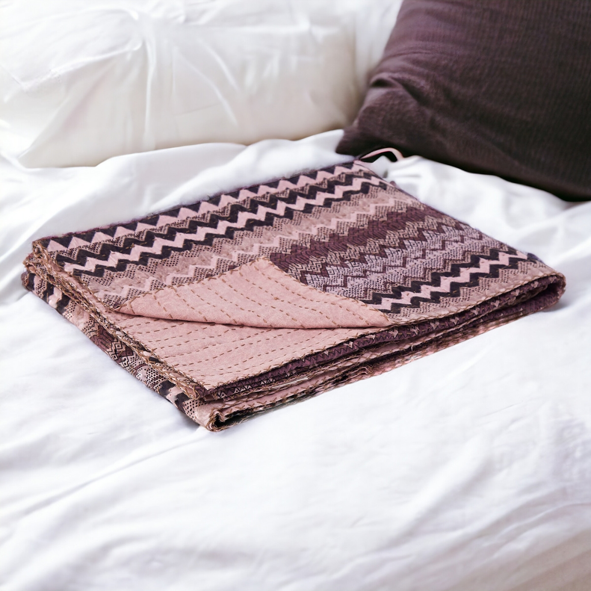 Picture of HomeRoots 544506 50 x 70 in. Pink & Black Cotton Quilted Chevron Plush Throw Blanket