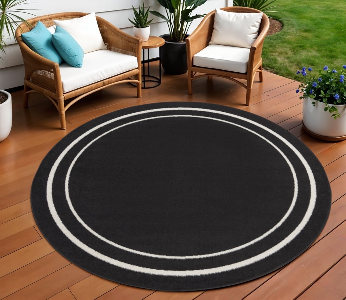 545492 8 ft. Black & Ivory Round Indoor & Outdoor Area Rug