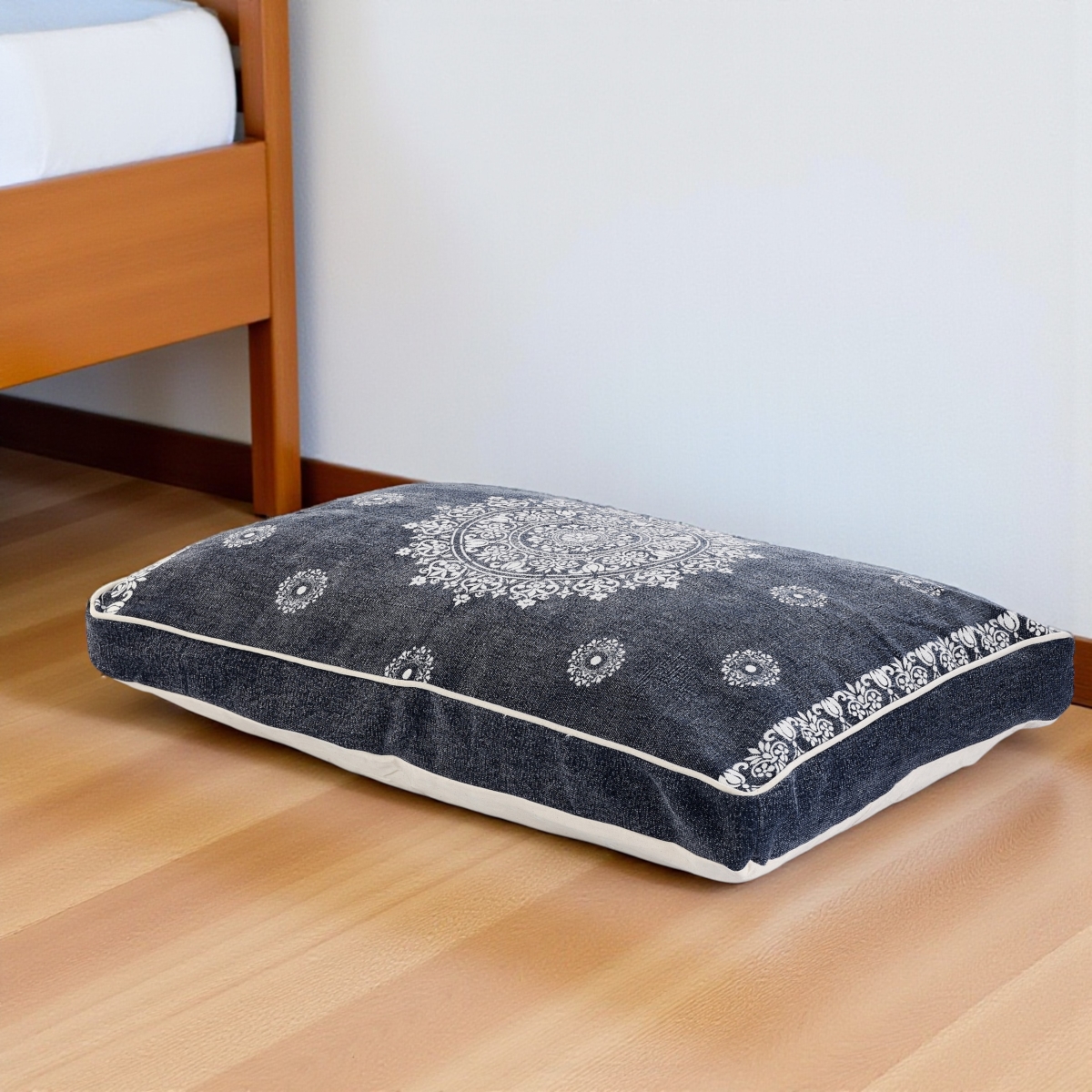 548233 24 x 36 in. Sto ashed Blue Medallion Pillow Style Pet Bed with Removable Cover
